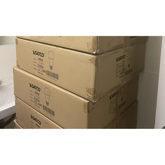 Large lot of 48 Satco LED Bulbs 120V Warm White 1500 Lumen New - Picture 2 of 10